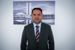 Onde está Bebeto? Político apontado como chefe de esquema de fraude a licitações no CE está foragido há mais de 1 ano