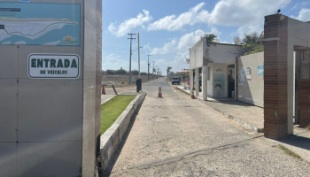 Decon multa empresas por cobrar taxa de acesso a praia em Fortaleza