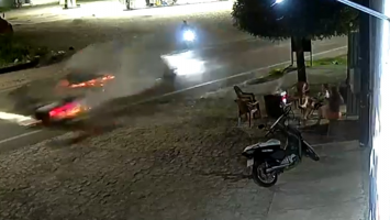 Colisão entre motociclistas deixa três pessoas gravemente feridas no Ceará; vídeo