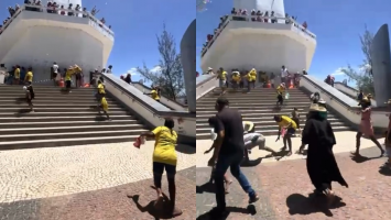 VÍDEO: Devoto joga dinheiro para cumprir promessa na estátua do Padre Cícero e gera alvoroço