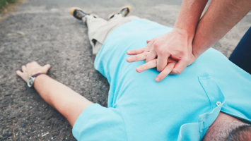Massagem cardíaca: técnica fácil de aplicar pode ser decisiva para salvar vida