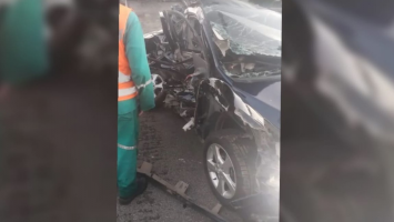 Motorista morre após bater carro em caminhão parado na BR-116, em Fortaleza