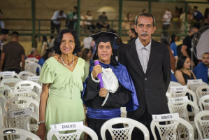 Aluna de 33 anos é primeira estudante com síndrome de Down formada em universidade do Cariri