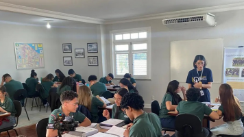 Instituto oferece vagas de reforço escolar e formação tecnológica para alunos do ensino fundamental