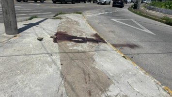 Motociclista e passageiro morrem após moto bater em poste em Fortaleza