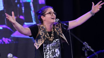 Professora da Unifor é homenageada em premiação que reconhece a força feminina no Ceará