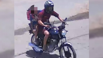 VÍDEO: veja momento em que suspeito de tentativa de sequestro circula com menina de 9 anos em motocicleta no CE