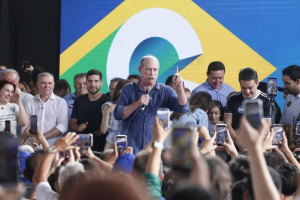 Ciro Gomes lança pré-candidatura ao governo do Ceará e diz que vai convidar Roberto Cláudio para vice