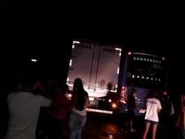Colisão entre ônibus de viagem e caminhão deixa 4 feridos no Ceará