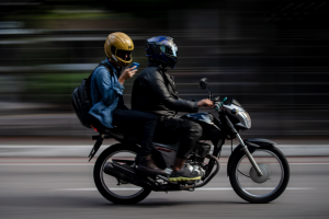 Elmano envia à Assembleia projeto de lei para isentar IPVA de motoristas e entregadores de aplicativos