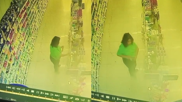 Vídeo: Mulher com bengala é presa pela 11ª vez após ser flagrada furtando farmácia
