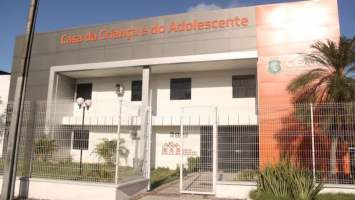 Mãe de bebê de 10 meses morta vítima de estupro estava em casa e achava que filha estava engasgada