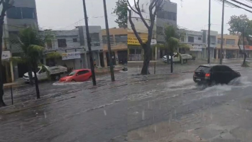 Chuva em Fortaleza: pontos de alagamento e trânsito lento são registrados nesta quarta-feira (4)