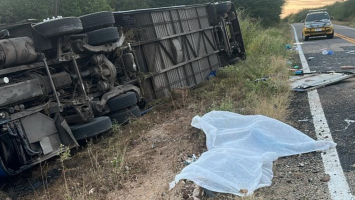 Passageiros que ficaram feridos em acidente de ônibus com time de basquete são transferidos de hospital