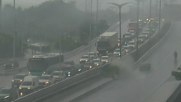 Chuva congestiona o trânsito em avenidas de Fortaleza