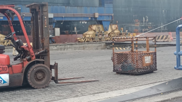 Cratera abre no Porto do Pecém durante transporte de placa de aço