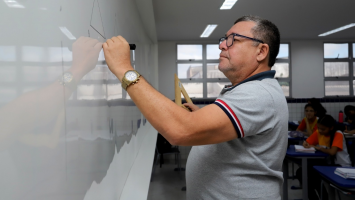 Câmara aprova reajuste de 5,4% no piso dos professores de Fortaleza